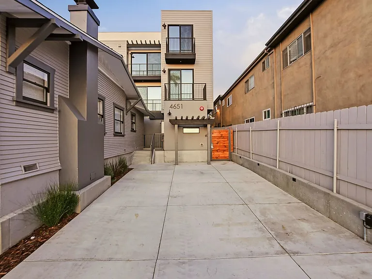 4649 Arizona — Photo 14