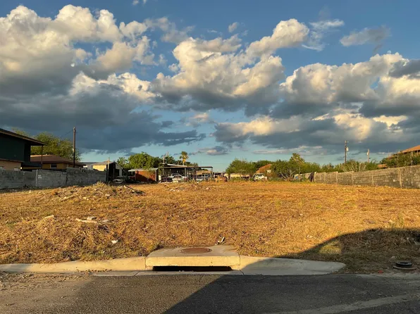 261 Amanecer Rd, Laredo, TX 78043