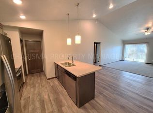 1114 N Brennan Ct #1, Sioux Falls, SD 57110
