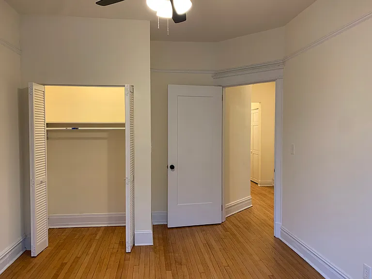 1039 W Barry Ave #2 — Photo 10