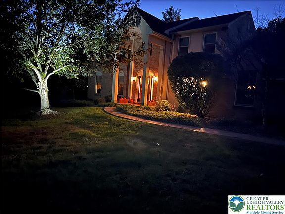 3rd image of 1724 Park Ln