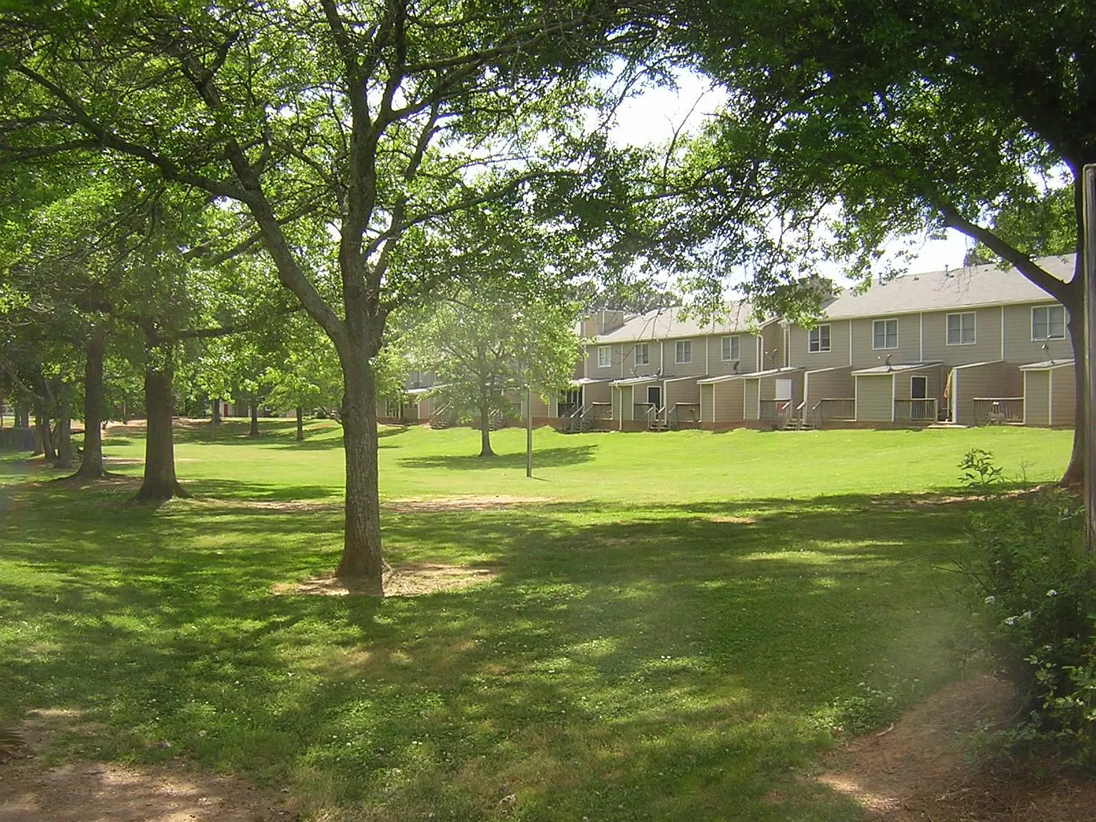 3 bed, 1.5 bath, 1200 sqft, $1,650 — Photo 3