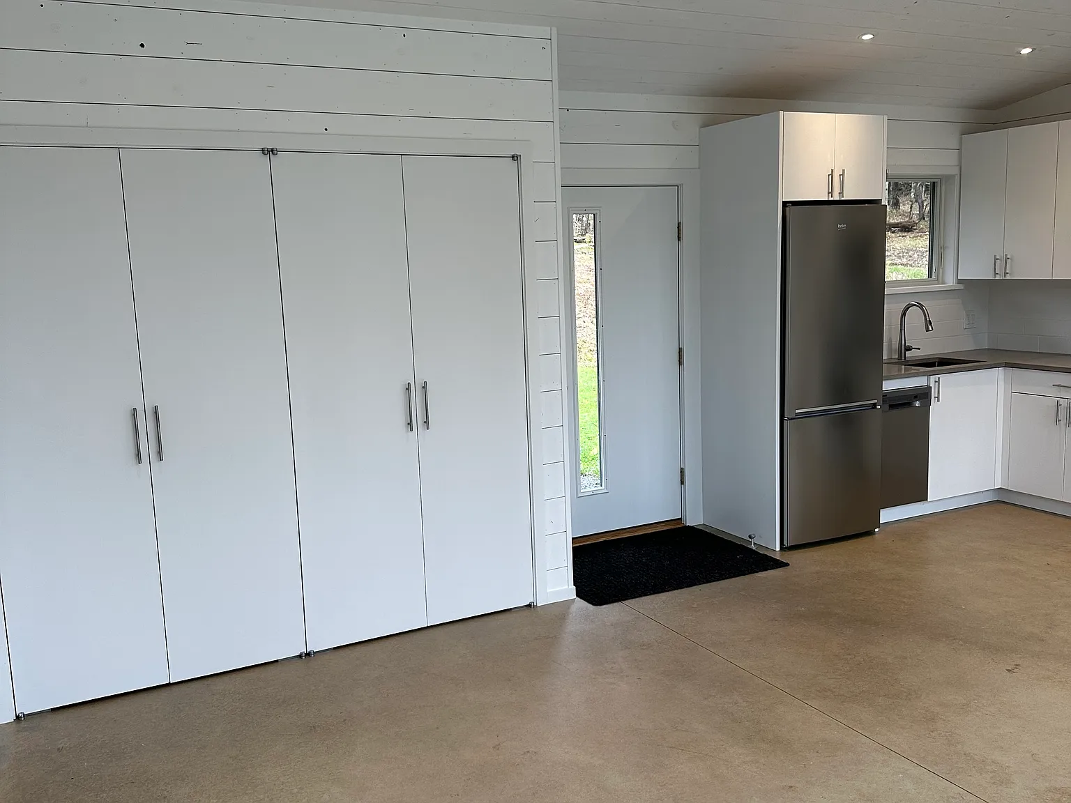 2 bed, 1300 sqft, $3,000 — Photo 3