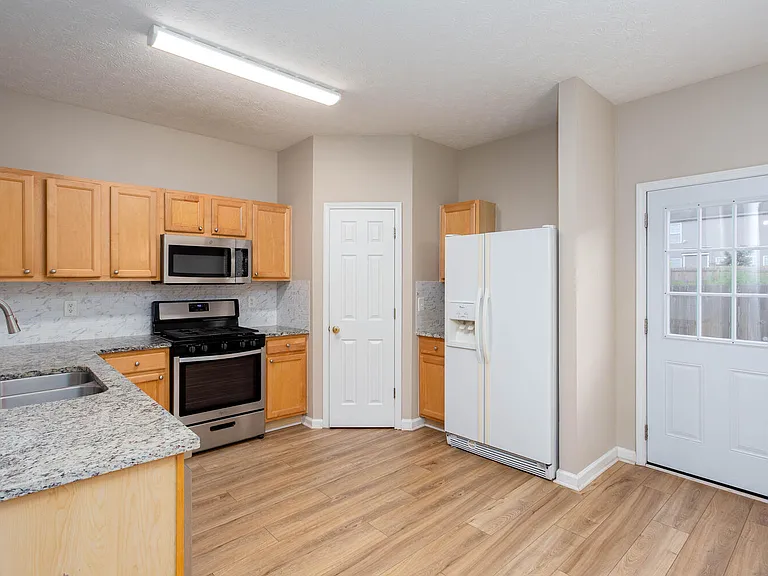 2946 Greyhawk Ln — Photo 13