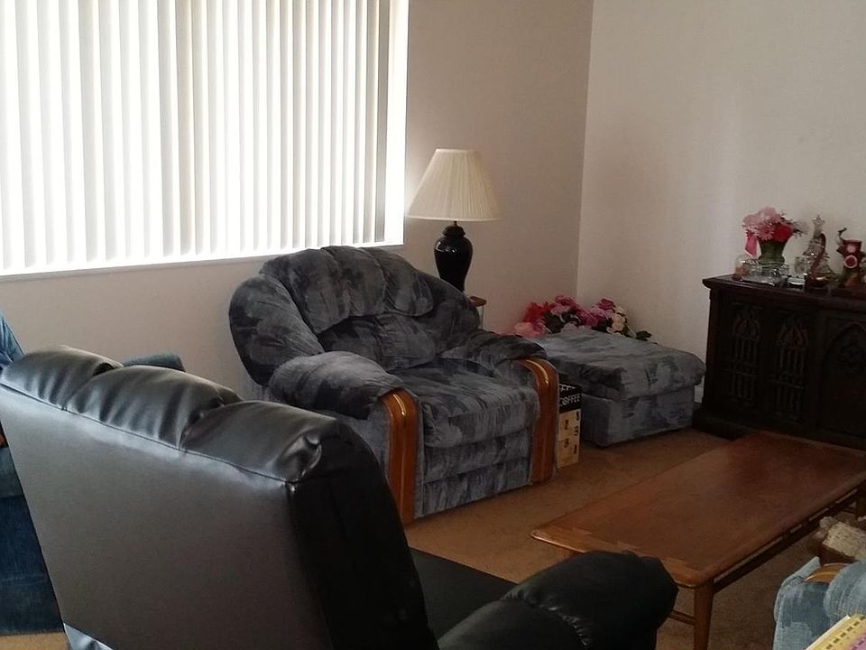 2nd image of 1067 Dearborn St