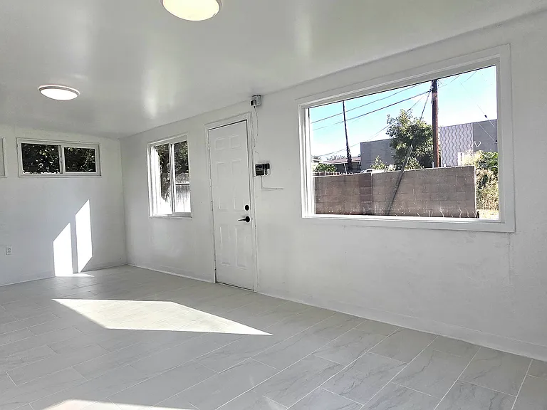 329 Orange St — Photo 23