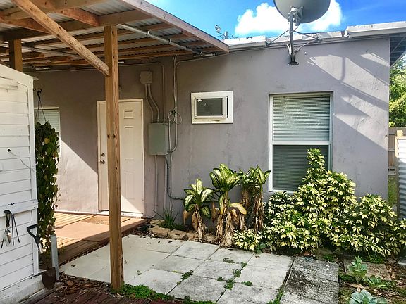 3rd image of 1012 W Las Olas Blvd #Cottage