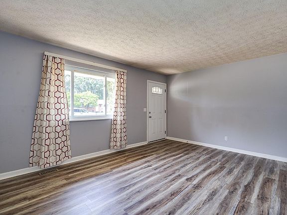 2nd image of 5760 Lake Erie Dr