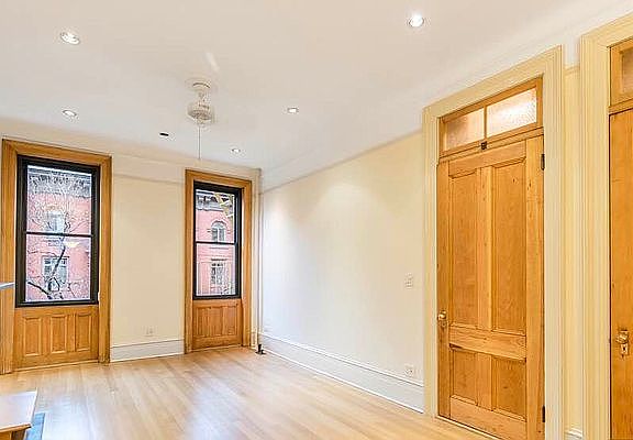 3rd image of 231 W 21st St APT 3E