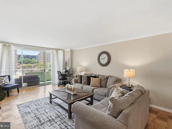 3001 Veazey Ter NW APT 923, Washington, DC 20008