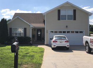 1504 Reasons Dr, Clarksville, TN 37042