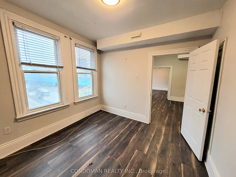 139 1/2 John St S #6 — Photo 11