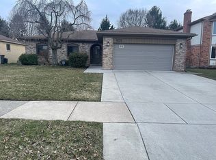 15894 Chelmsford St, Clinton Township, MI 48038