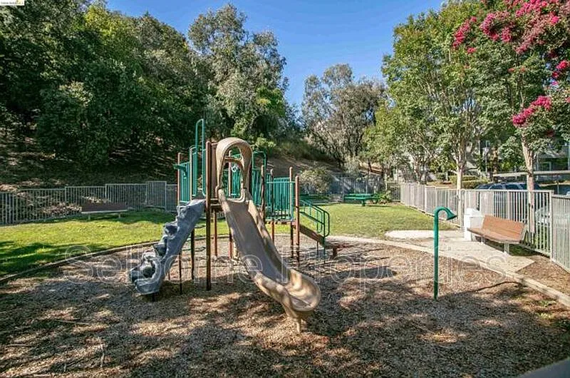 2 bed, 2.0 bath, 1123 sqft, $3,195 — Photo 3
