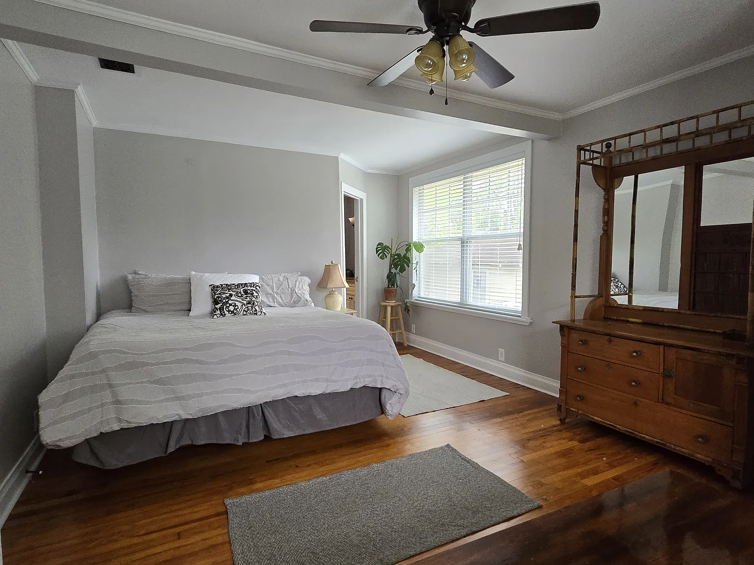 1536 Inwood Ter — Photo 3