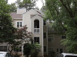 6121 Sunpointe Dr APT 301, Raleigh, NC 27606