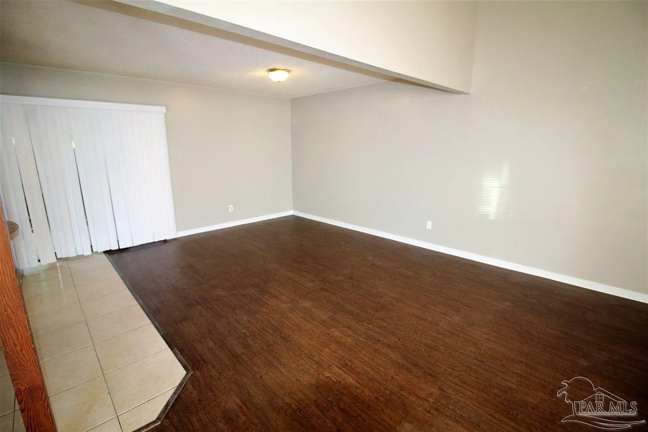 2 bed, 1.5 bath, 1200 sqft, $1,395 — Photo 3