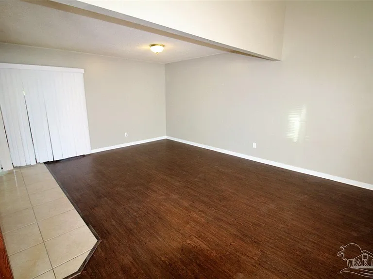 6930 Heather Oaks Dr — Photo 3