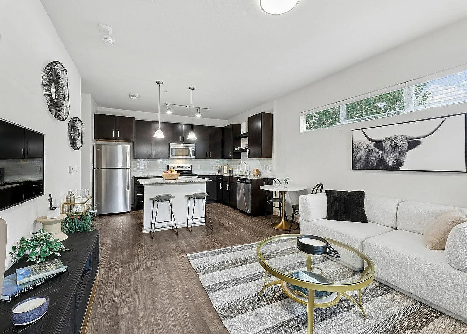 Highline Apartments — Photo 2