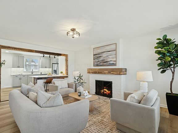 5th image of 915 Brentford Dr
