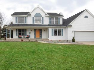 12836 Whisper Ridge Dr, Freeland, MI 48623