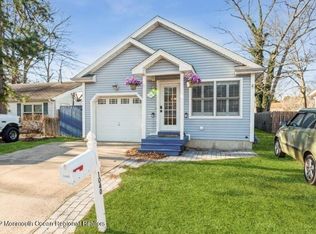 1040 Mizzen Ave, Beachwood, NJ 08722