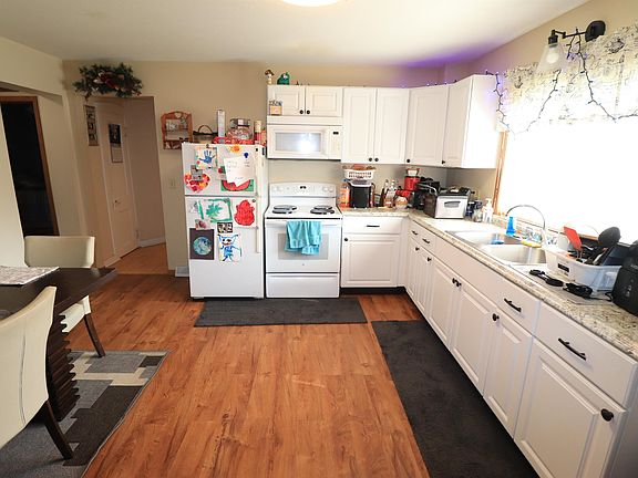 2nd image of 875 Blaine Ave