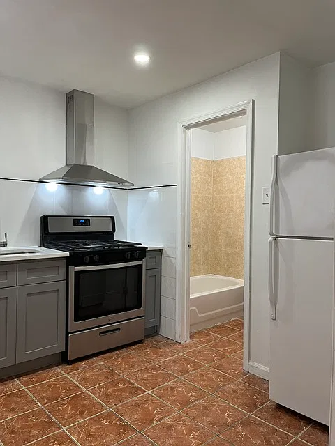 2 bed, 1.5 bath, 1000 sqft, $1,250 — Photo 2