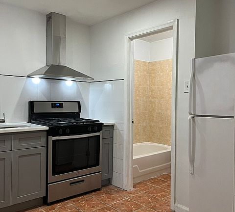 2nd image of 716 Wolf St #1