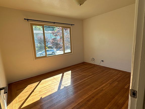 5th image of 265 Cedar St