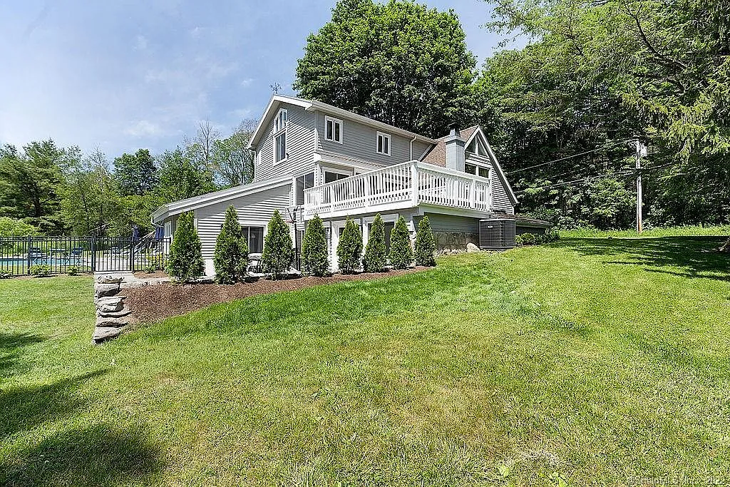 4 bed, 3.5 bath, 3400 sqft, $26,900 — Photo 3