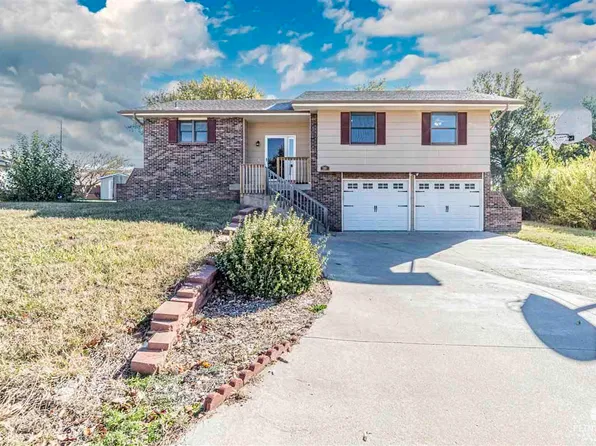 709 Kansa Ave, Junction City, KS 66441
