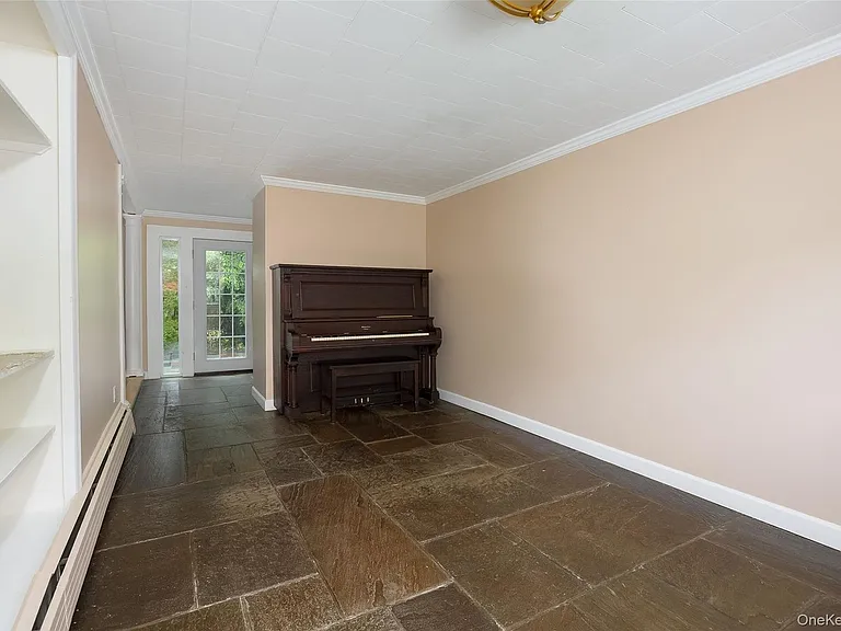 46 Barnard Ave — Photo 13