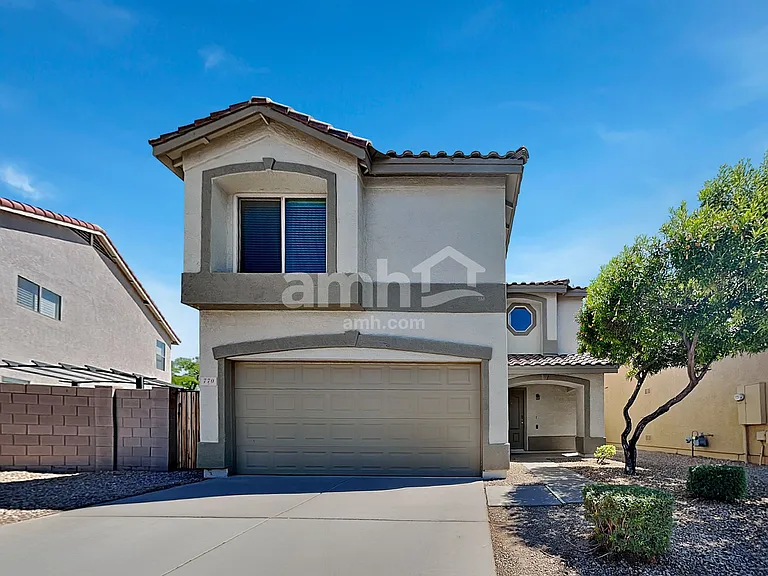 770 E Reflection Pl — Photo 1