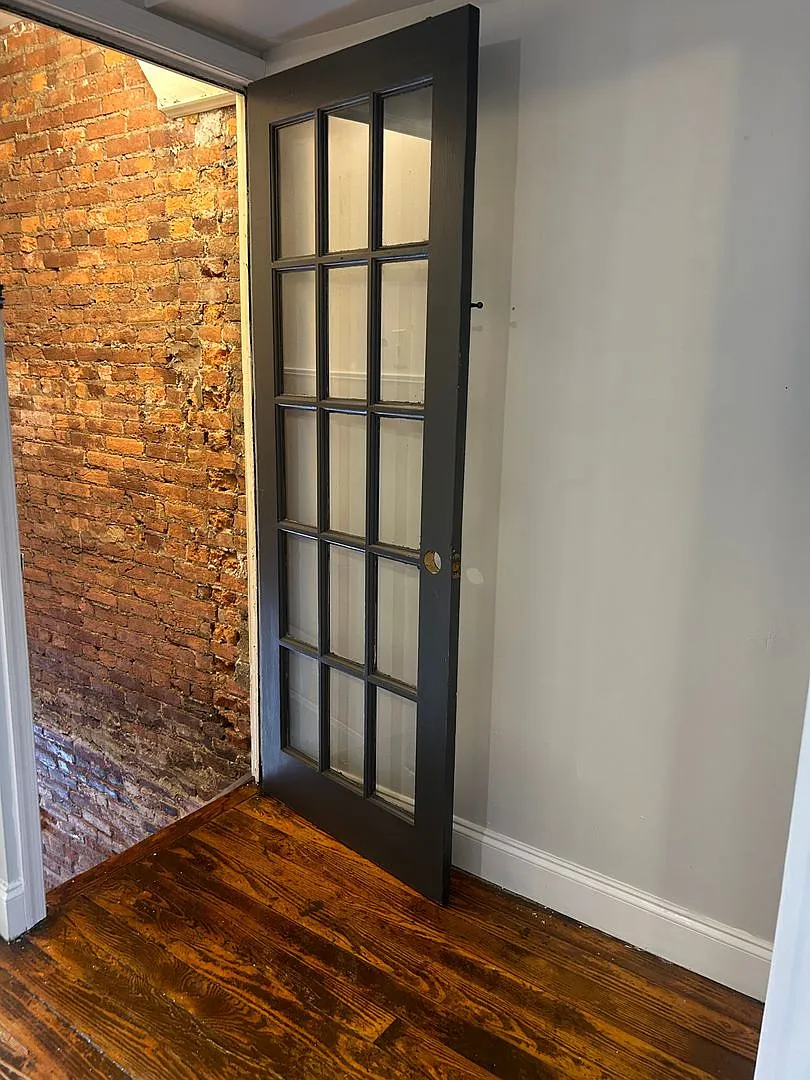 Newly Renovated 2 bedroom in Lancaster City - Spacious Storage Unit Included! — Photo 2