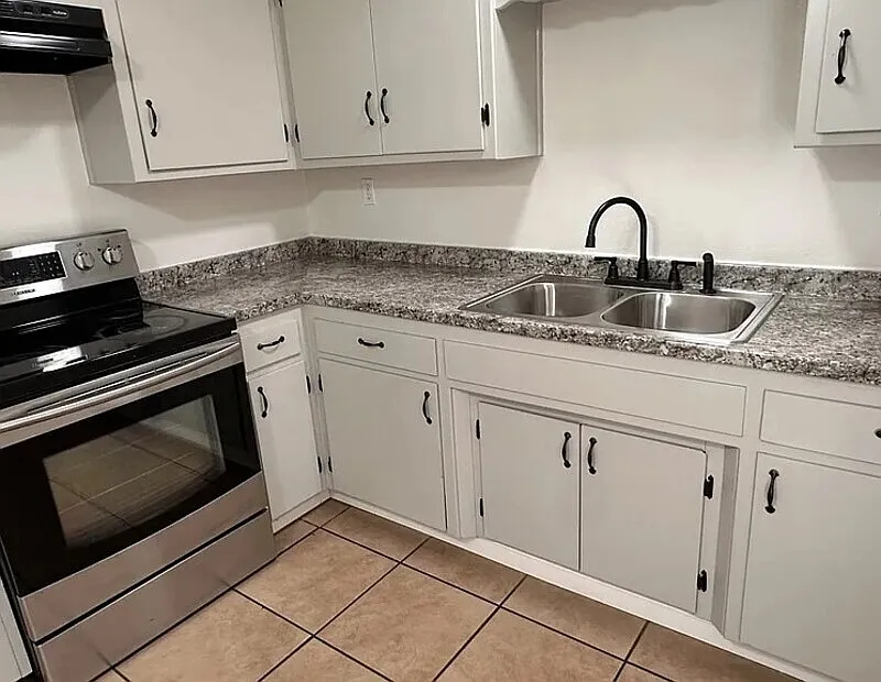 2 bed, 1.0 bath, 900 sqft, $1,010 — Photo 3