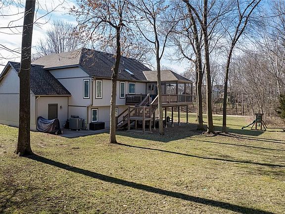 4th image of 18209 Rollins Dr