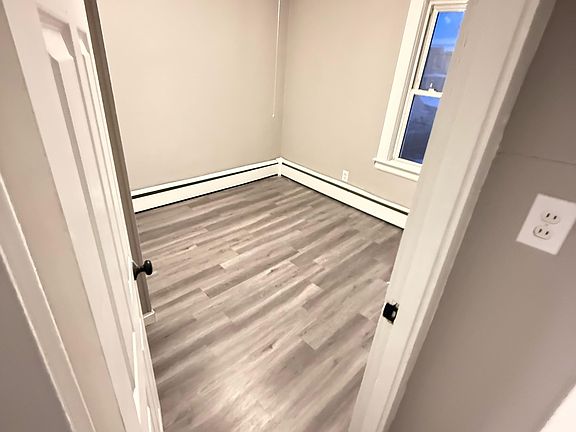 5th image of 361 Coos St #1