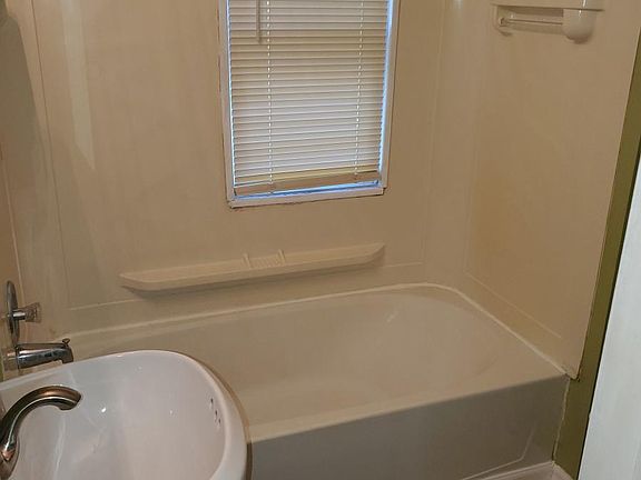 4th image of 2820 Stinson Blvd