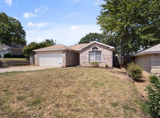 5155 Meadow Ct, Fort Worth, TX 76112
