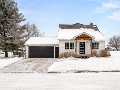 310 Maple Dr, Spring Grove, MN, 55974