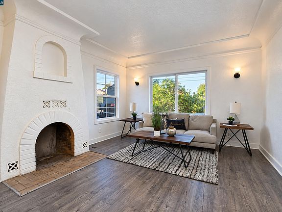 5th image of 429 W 11th St