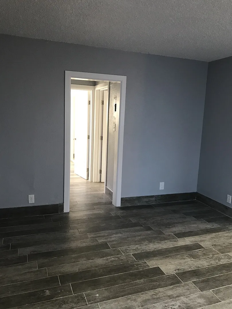 2-bedroom, 1-bath apartment — Photo 2