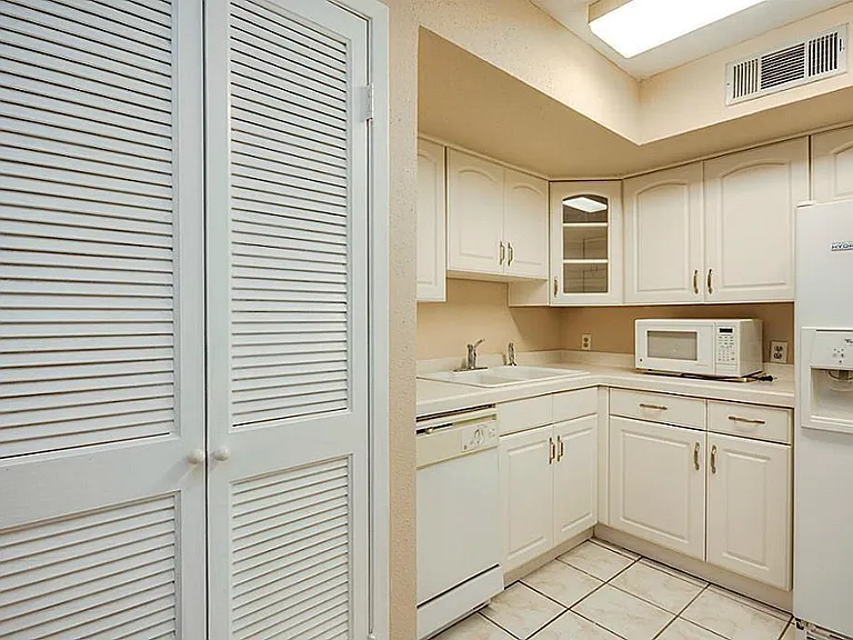 10811 Richmond Ave #19 — Photo 8
