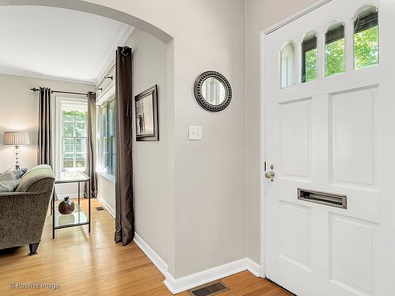 3rd image of 4055 Linden Ave