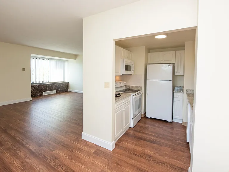 Lakewood Apartments — Photo 34