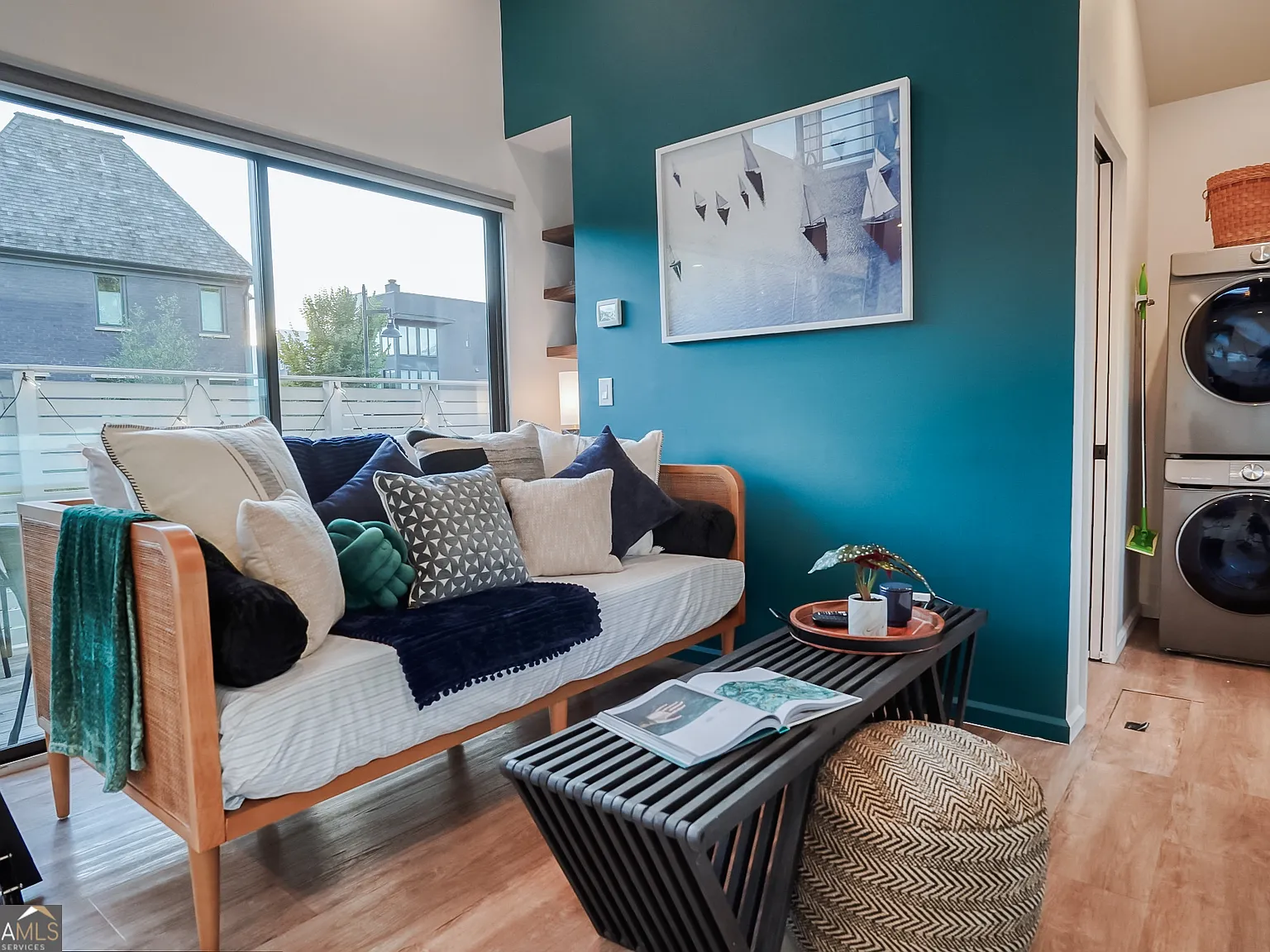 1 bed, 1.0 bath, 550 sqft, $3,000 — Photo 2