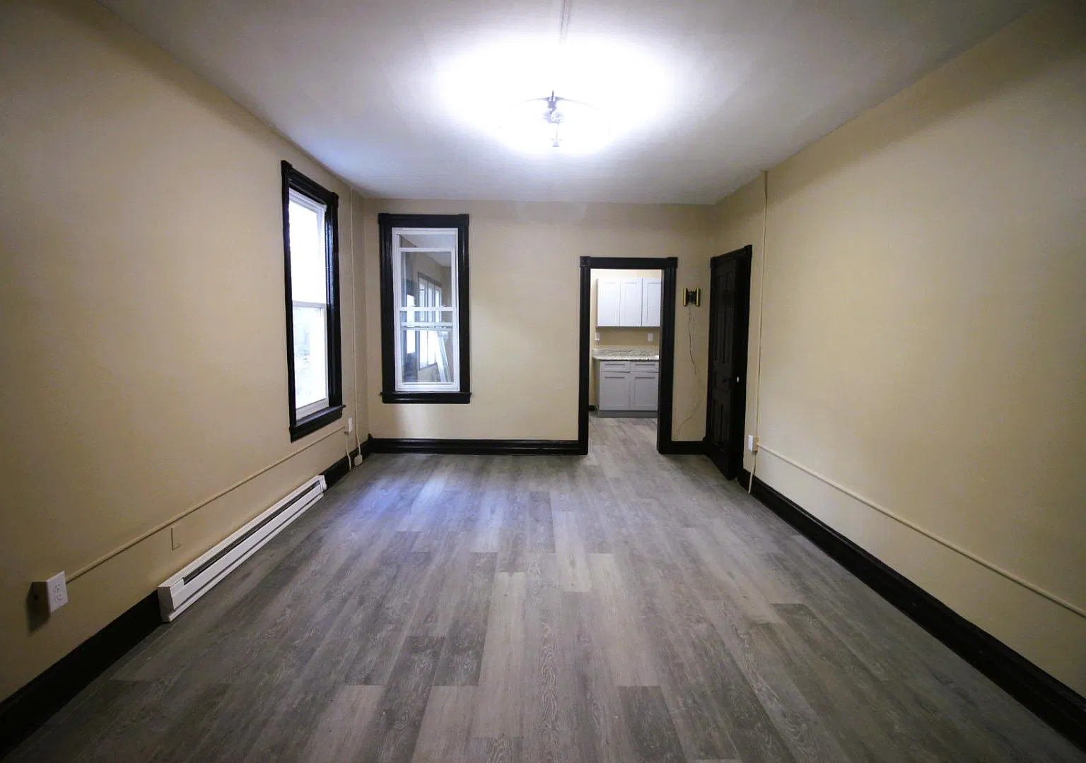 375 W Green St — Photo 3