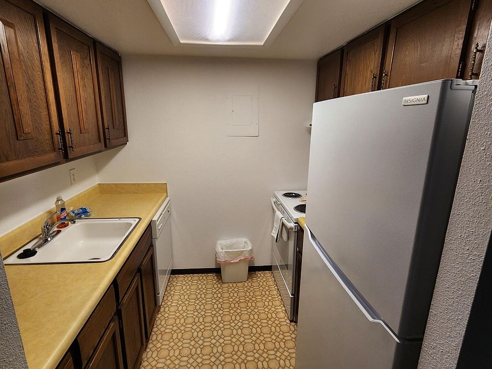 Kitchen. Appliances are fairly new