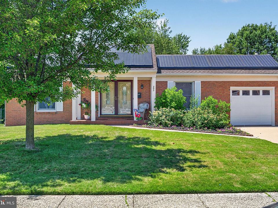 1st image of 203 Countryside Ln